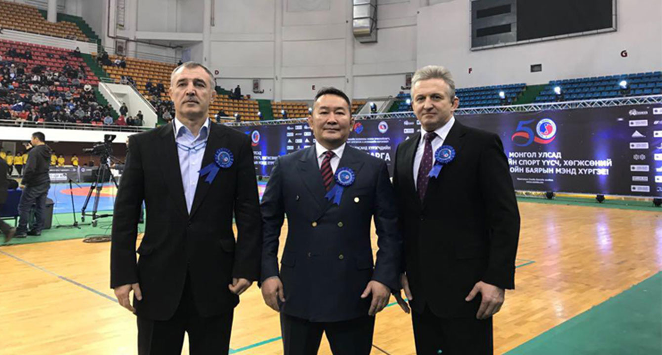 ПРЕЗИДЕНТ МОНГОЛИИ ХАЛТМААГИЙН БАТТУЛГА НА ЧЕМПИОНАТЕ СТРАНЫ ПО САМБО ВМЕСТЕ С ПРЕДСТАВИТЕЛЯМИ ФИАС